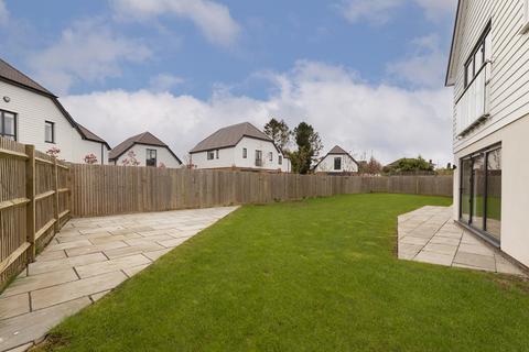 5 bedroom detached house for sale, Warmlake Orchard, Sutton Valence, Maidstone, Kent, ME17 3TU