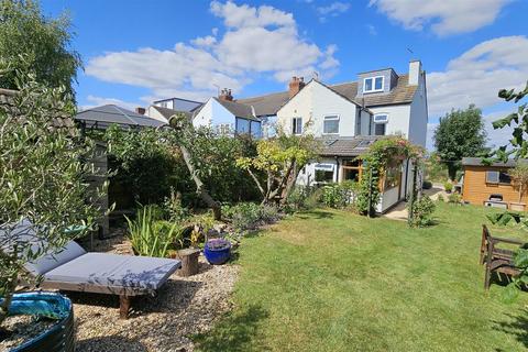 3 bedroom end of terrace house for sale, Main Road, Barnstone