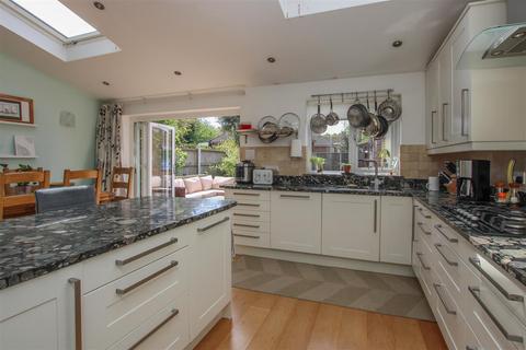 4 bedroom semi-detached house for sale, Brentwood Road, Ingrave