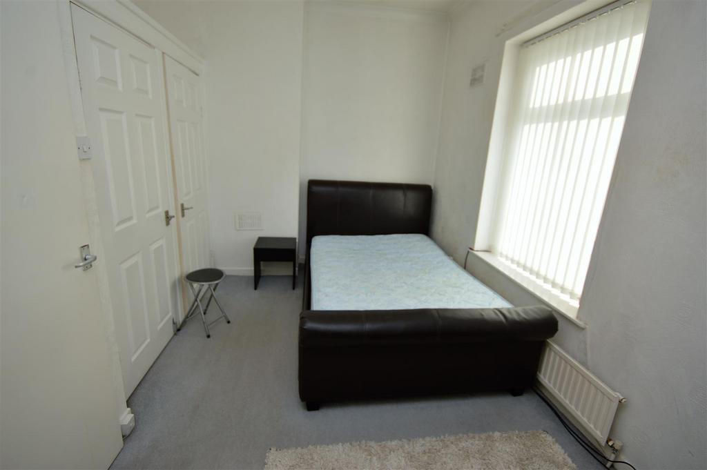 Bedroom 1.jpg