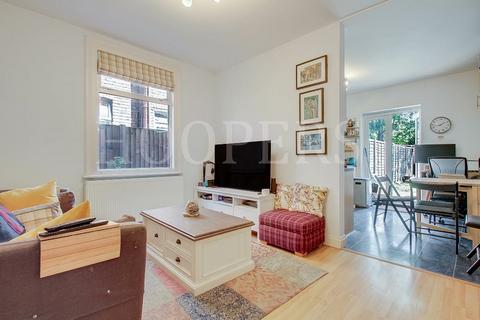 2 bedroom maisonette for sale, Temple Road, London, NW2