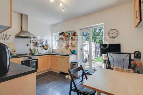 2 bedroom maisonette for sale, Temple Road, London, NW2