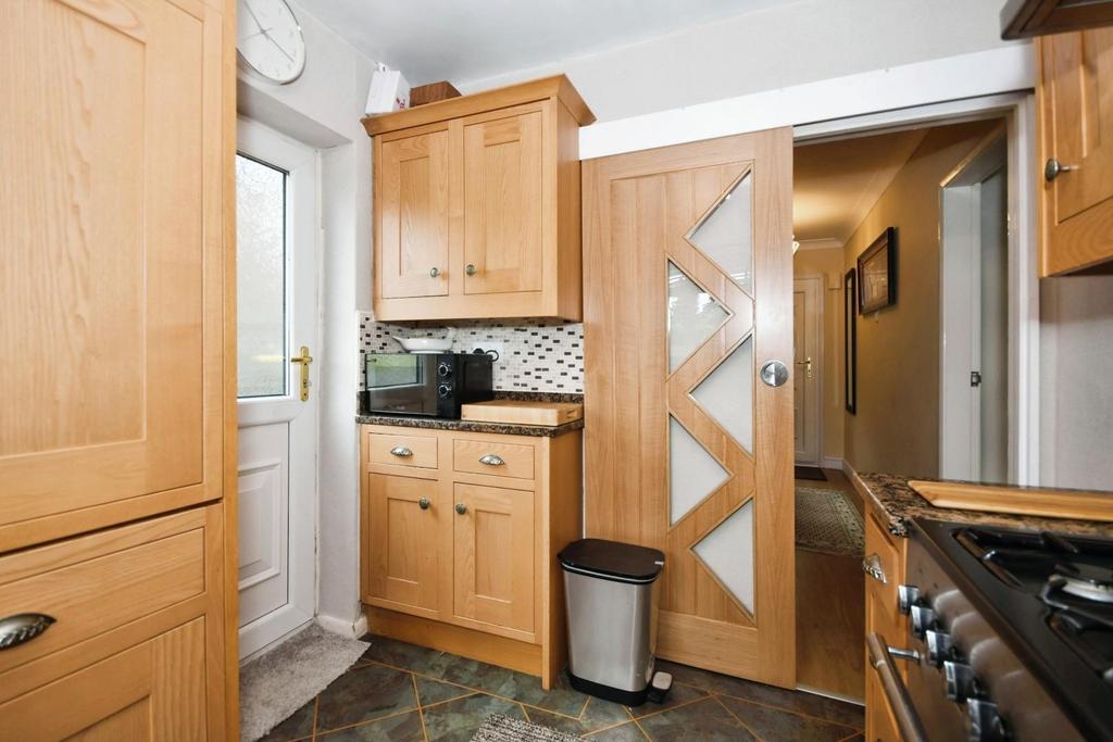 KITCHEN 02.jpg