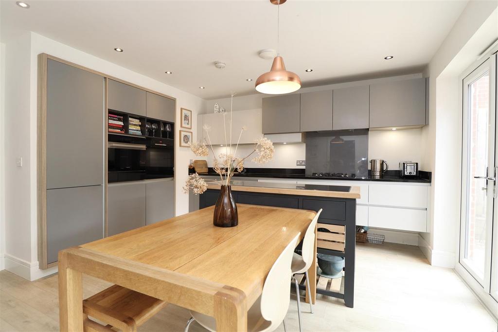 Ashton Gardens, Stamford Bridge, York 4 bed detached house for sale £