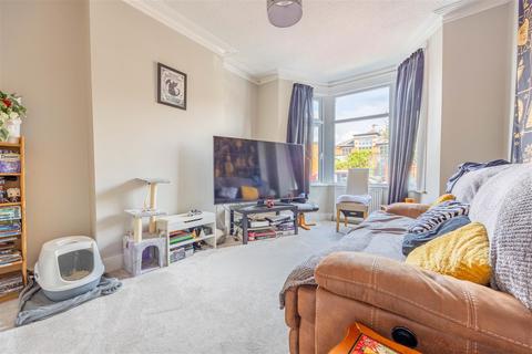 3 bedroom end of terrace house for sale, Macdonald Avenue, Westcliff-On-Sea