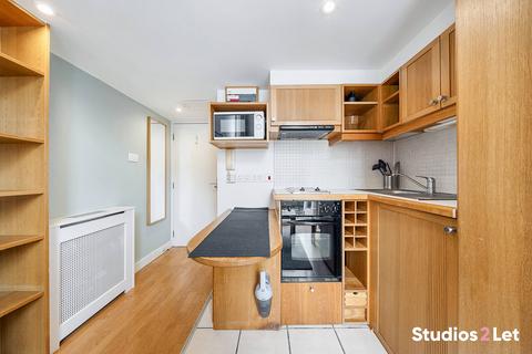 Studio to rent, Fairholme Road, London W14