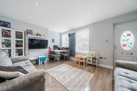 3 bedroom terraced house for sale, Bilsby Grove, Mottingham, SE9 - Overlooking Green!