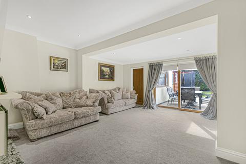 49 Common Lane, New Haw, Addlestone, KT15 3LL