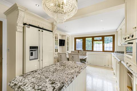 49 Common Lane, New Haw, Addlestone, KT15 3LL