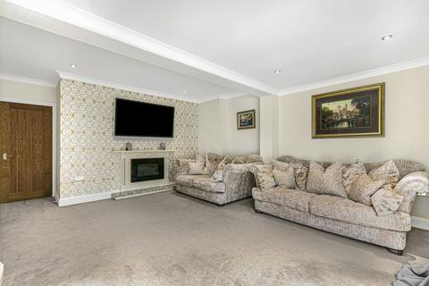 49 Common Lane, New Haw, Addlestone, KT15 3LL