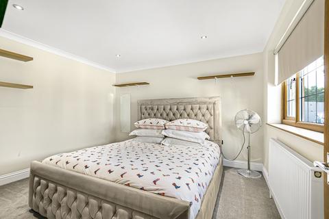 49 Common Lane, New Haw, Addlestone, KT15 3LL