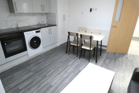 3 bedroom flat to rent, Temple Street, London E2