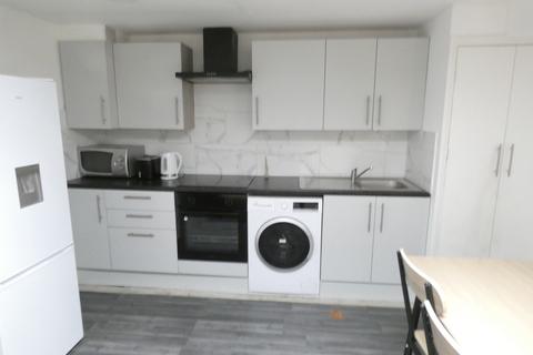 3 bedroom flat to rent, Temple Street, London E2