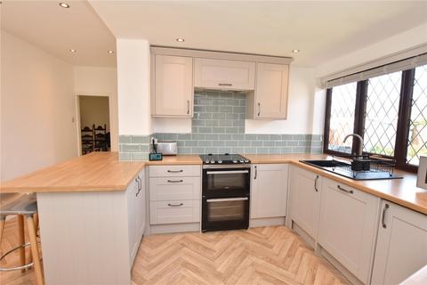 2 bedroom bungalow for sale, Hillcrest Avenue, Heywood, Greater Manchester, OL10