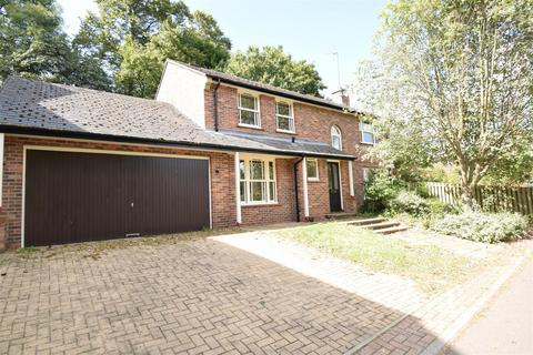 4 bedroom detached house to rent, St. James's Court, Wakefield WF2