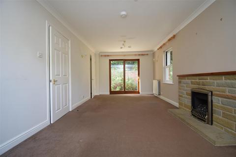 4 bedroom detached house to rent, St. James's Court, Wakefield WF2