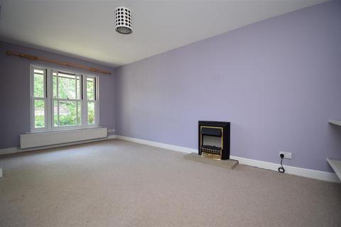 4 bedroom detached house to rent, St. James's Court, Wakefield WF2