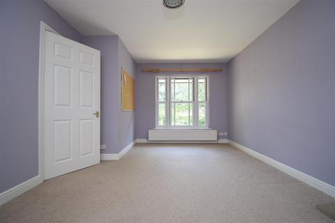 4 bedroom detached house to rent, St. James's Court, Wakefield WF2