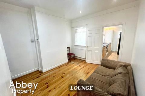 3 bedroom terraced house to rent, Hampton Road, Bury Park, LU4 8AR