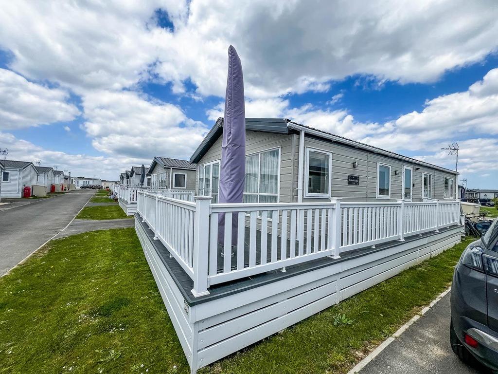 Low Road, Harwich CO12 3 bed park home for sale - £115,000