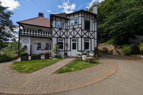 3 bedroom semi-detached house for sale, The Octagon, Middleton St George