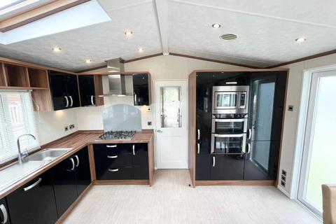 2 bedroom static caravan for sale, Dog lane Tarporley