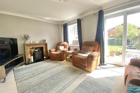 4 bedroom semi-detached house for sale, Poplar Close, Spring Gardens, Shrewsbury