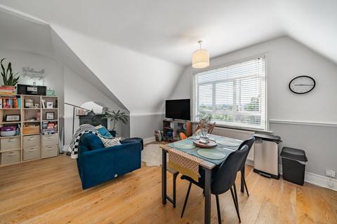 2 bedroom flat for sale, Grove Park, Camberwell SE5