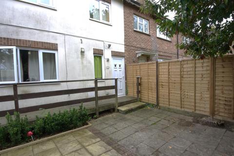 2 bedroom maisonette to rent, Blays Close, Egham TW20