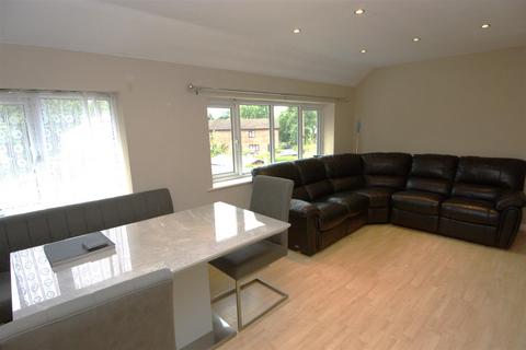 2 bedroom maisonette to rent, Blays Close, Egham TW20