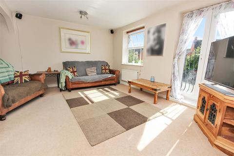 3 bedroom townhouse for sale, Parker Way, Rushden NN10