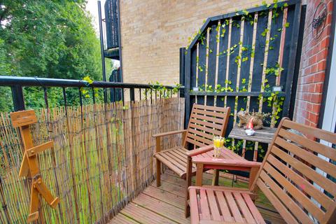 2 bedroom flat for sale, BITTERNE PARK! NO CHAIN! BALCONY! GARAGE!