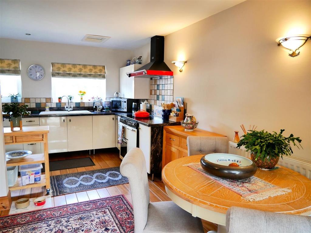 Fitted dining kitchen