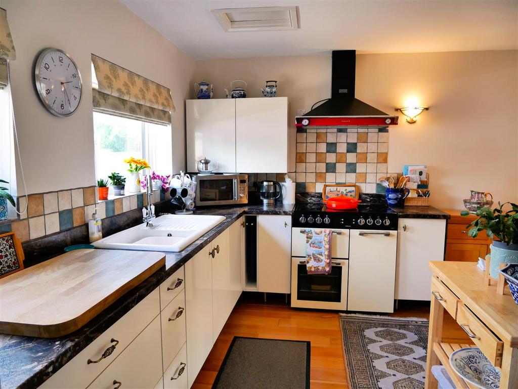 Fitted dining kitchen