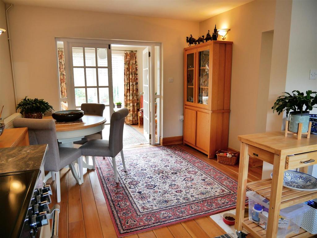 Fitted dining kitchen