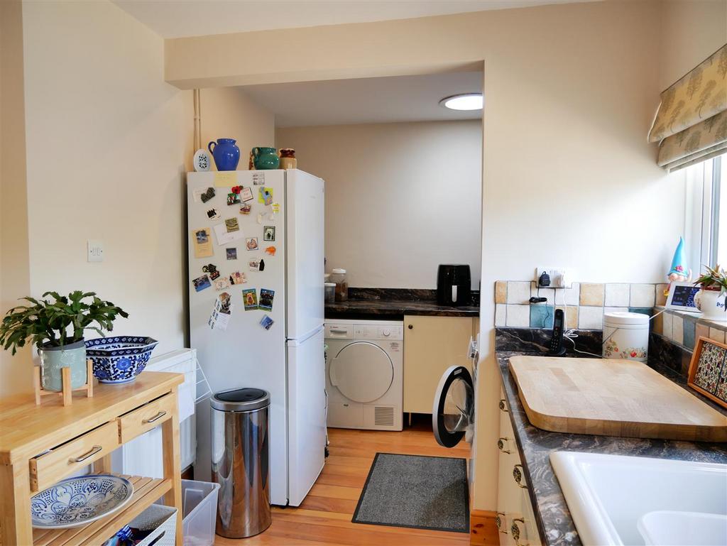Fitted dining kitchen