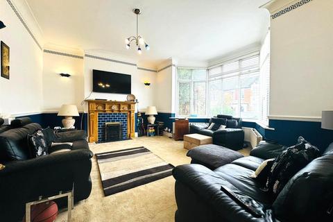 4 bedroom terraced house for sale, Clarendon Gardens, Ilford