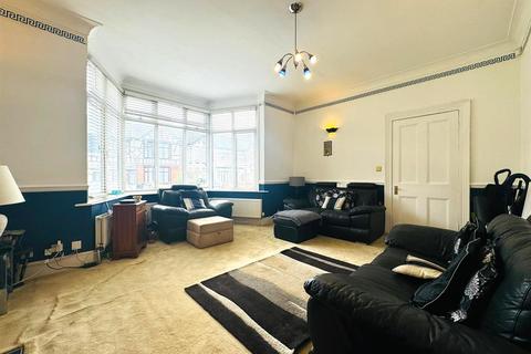 4 bedroom terraced house for sale, Clarendon Gardens, Ilford