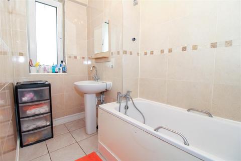 2 bedroom flat for sale, Remington Road, London