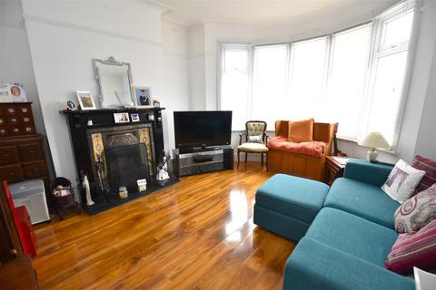 3 bedroom end of terrace house for sale, Prince Avenue, Westcliff-On-Sea