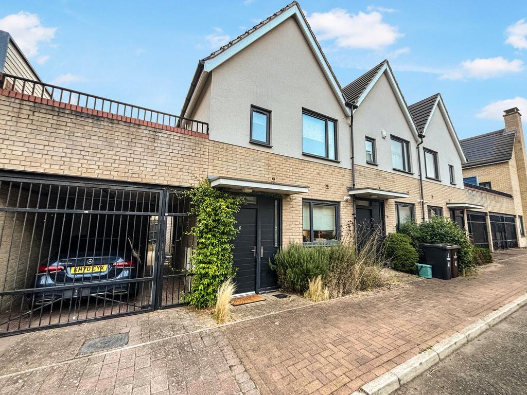 Fortius Mews, Colchester, CO4 2 bed end of terrace house - £300,000