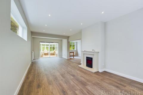 19 Park Road, Kenley, CR8 5AS