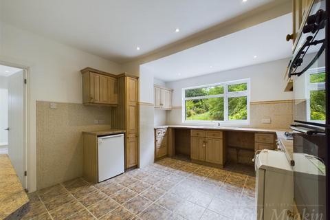 19 Park Road, Kenley, CR8 5AS
