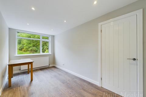 19 Park Road, Kenley, CR8 5AS