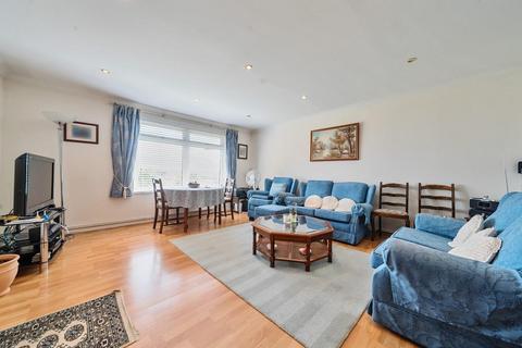 2 bedroom flat for sale, Collette Court, 150 Selhurst Road, South Norwood