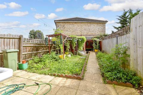 9 Regna Close, Rainham, RM13 9FQ