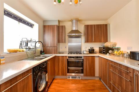 3 bedroom end of terrace house for sale, Regna Close, Rainham, Essex