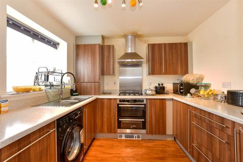 9 Regna Close, Rainham, RM13 9FQ