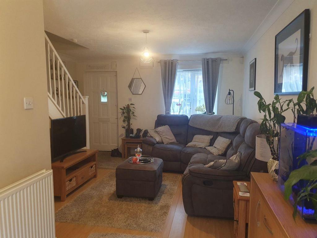 Lounge to front door.jpg