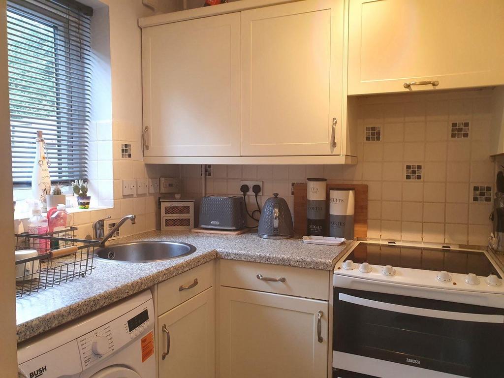 Kitchen b.jpg